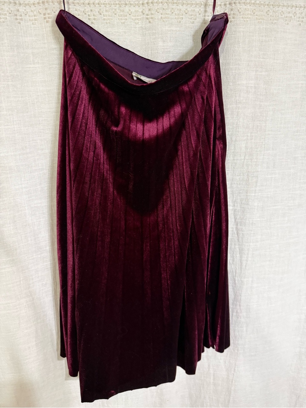 Chelsea & Violet Pleated Midi Skirt in Deep Burgundy